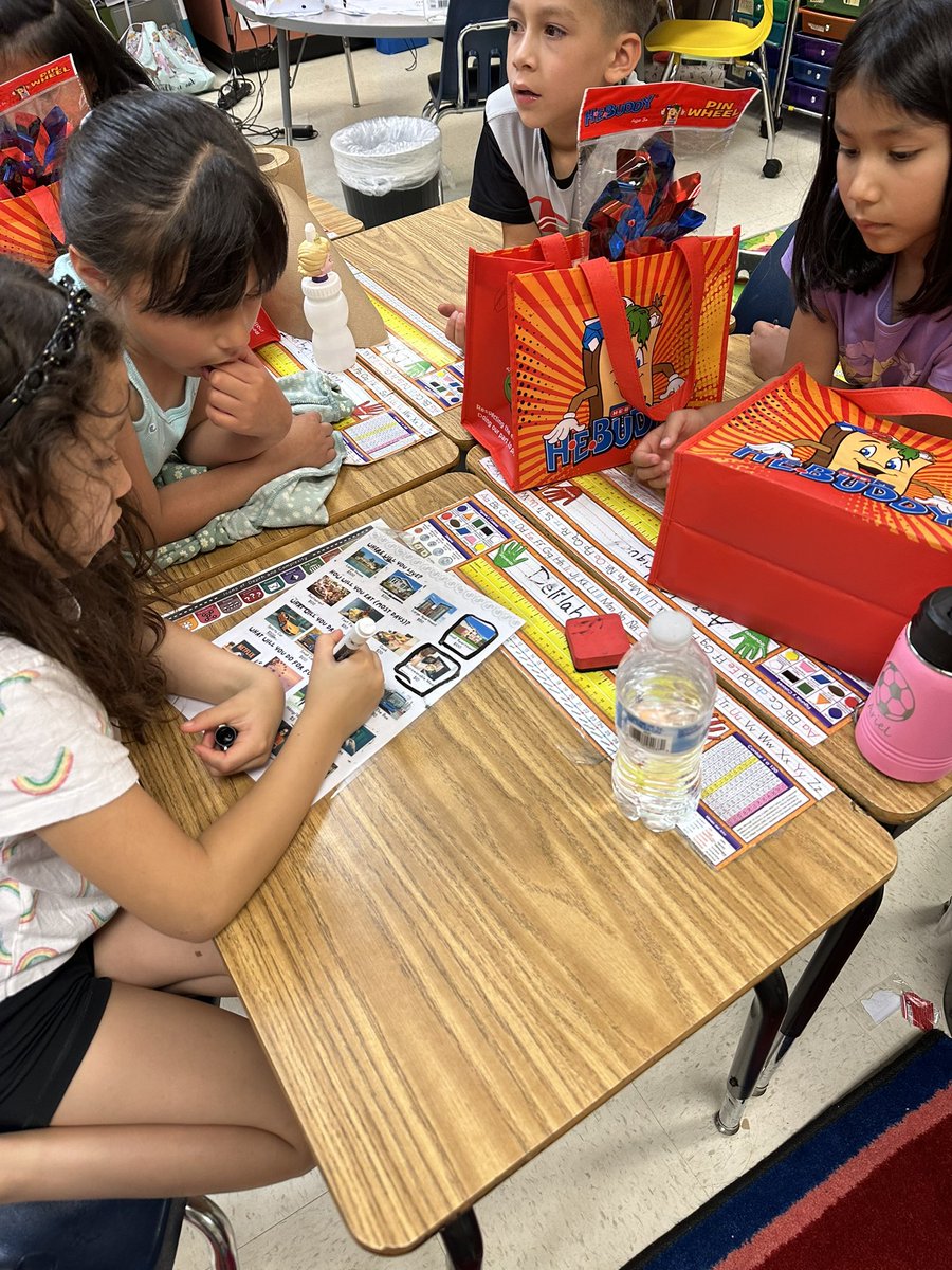 ZachEspeAdvisor's tweet photo. Spent the afternoon over at @OakCrestStinger for their #CareerDay as well!

1st graders learned the concept of budgeting, working as a team and differentiating wants &amp; needs. 💵

🥵A total of two Career Days today! https://t.co/ioxQJjur1j