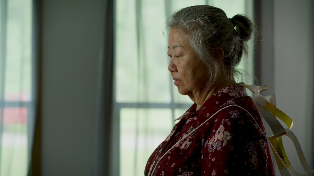 Reeling from a failed marriage and in need of comfort and a new perspective, a middle-aged man cares for his aging mother within the deceptively tranquil landscape of rural Montana. Watch Bitter Root on June 6th at #Tribeca2024. tribecafilm.com/films/bitterro…