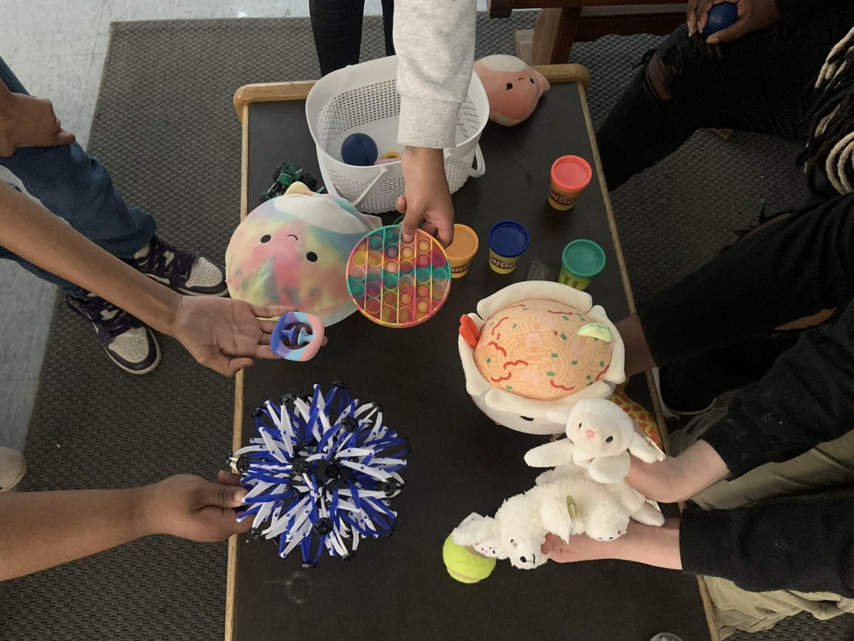 Day 4 &amp; 5 of MH activities at Hilliard. MFRC facilitated mindfulness activities. Afternoon walks around the track. Daily Ss led virtual presentations discussing mental health tips. Prologue presentation featuring Capoeira!! It was a gr8t wk. <a href="/mgala19/">Monday Gala, PhD</a> <a href="/TDSB_MHWB/">TDSB Well-Being</a>