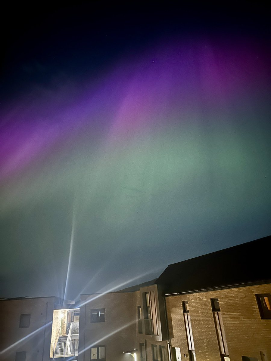 Edinburgh folks - get outside and look to the sky! #NorthernLights