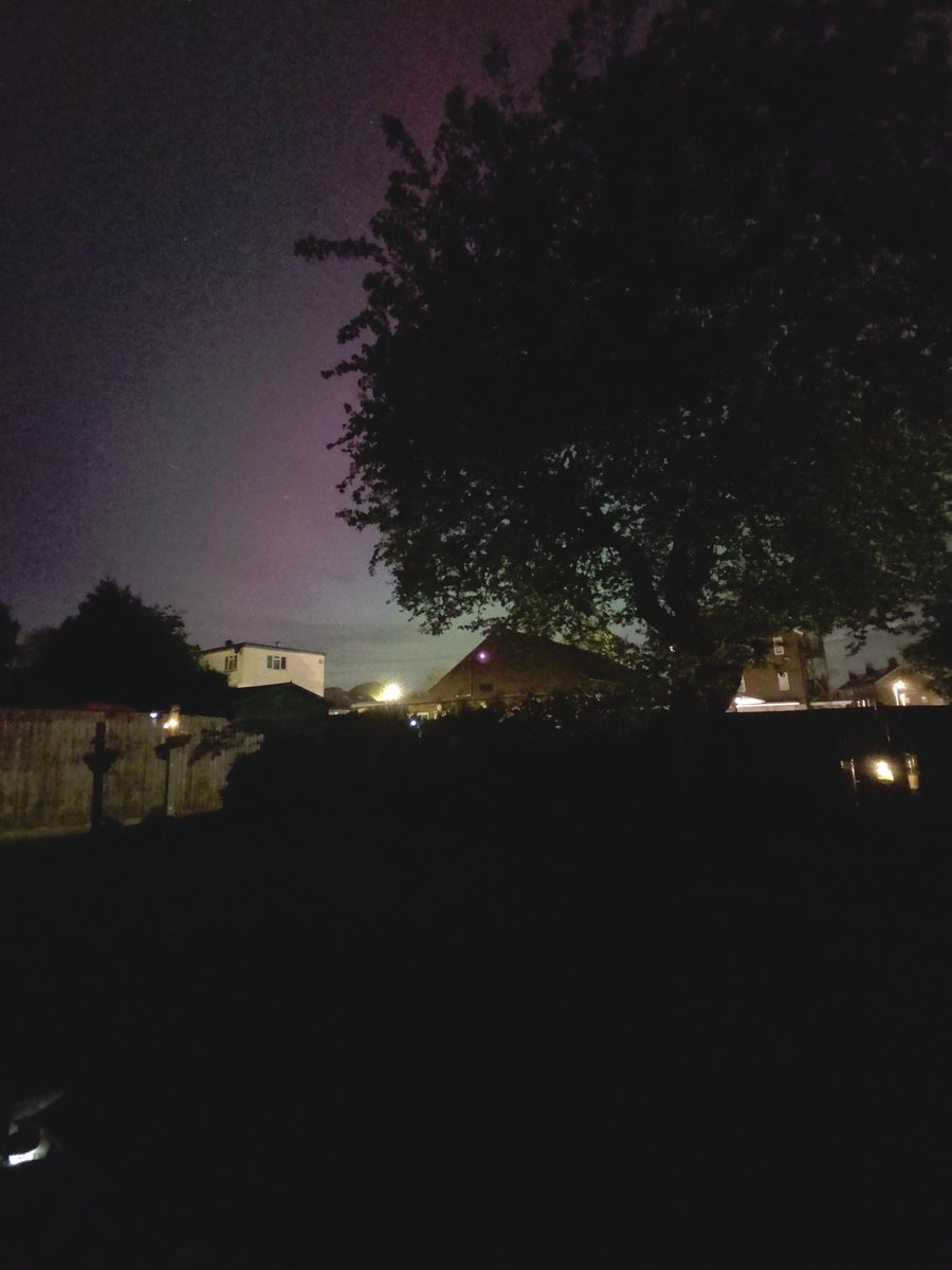 MuntonSam's tweet photo. Northern lights in Eastbourne! Incredible. Not quite visible to the naked eye but 2sec exposure gets it well https://t.co/wclH7bEmWJ