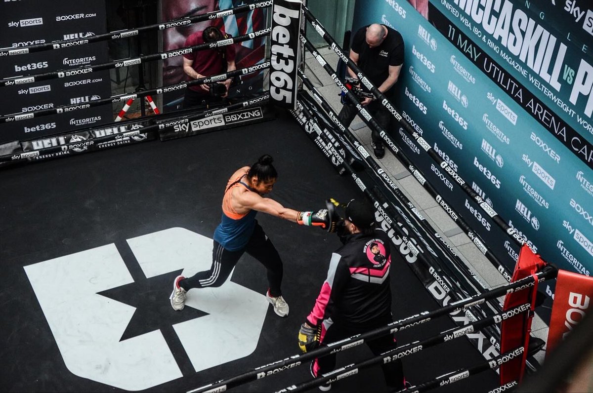 RickRamosBoxing's tweet photo. 👑 #CASKILLA @jaydi_mac
📸: @MattHambric
🏆: @ringmagazine
🏆: @IBOBoxing
🏆: @WBABoxing
Fight details:
🗓️: May 11 (Saturday)
📺: @SkySportsBoxing | @peacock
🎙️: @boxxer
🎟️: https://t.co/XndBz5vUOH
#BOXXER #UKBoxing #Boxeo #Boxing #BoxingManager #RickRamosBoxing https://t.co/Ft8eVDdJe0