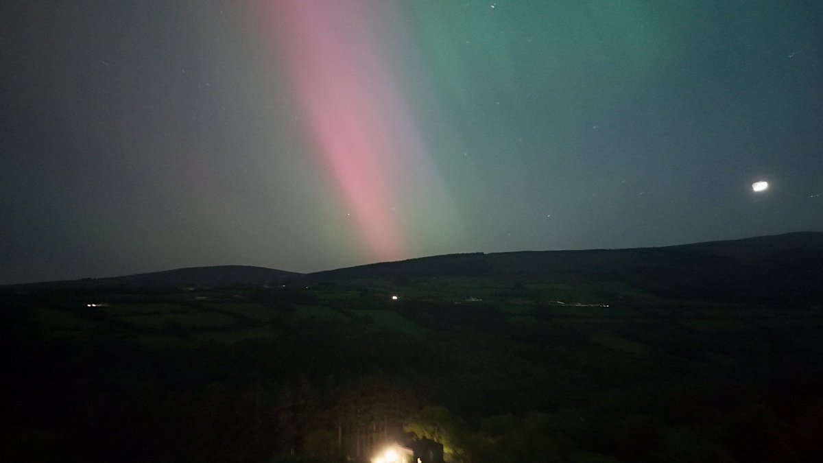 Wow wow wow! Can be seen with the naked eye now.  Go outside and take a look at the Northern Lights.