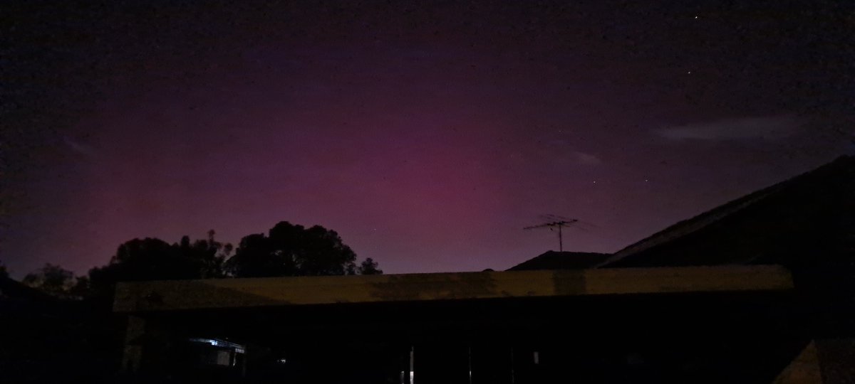 #auroraaustralis from backyard Perth @gmoore710