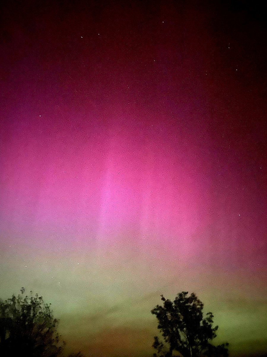 Image from @f4cvo. Colline du Léomont JN38fo. #aurora