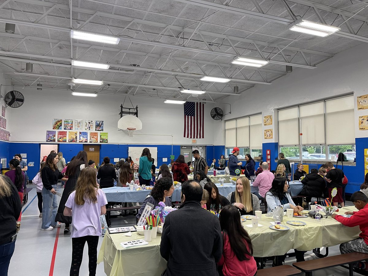 Thanks to our fantastic <a href="/LakeHiPTA/">LakeHiPTA</a> for hosting a lovely Muffins In The Morning celebration! It was so great to see students spending time and having breakfast with a special grown-up in their lives! #LakeHiElem