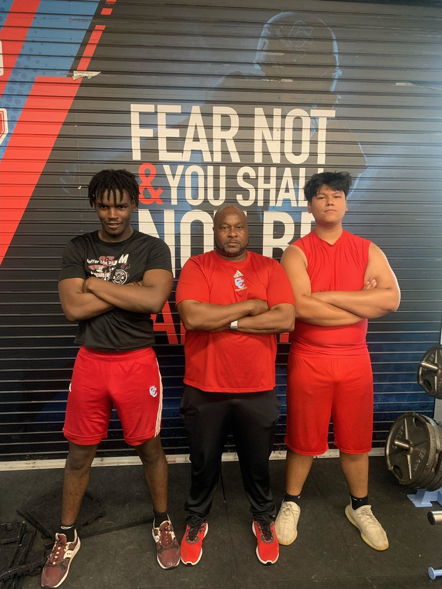 Meet 6’5” 230lb DE Cuvanti Crawford and 6’6 295lb LT Jason Moreno. 7 on 7 is fun but The game is still won in the trenches!!! <a href="/CoachSGI/">Spencer Gilbert</a> <a href="/CarterFbRecruit/">Carter Cowboy Recruiting</a> <a href="/Recruit1819/">The Real CarterFb</a> <a href="/dallasathletics/">Dallas ISD Athletics</a>