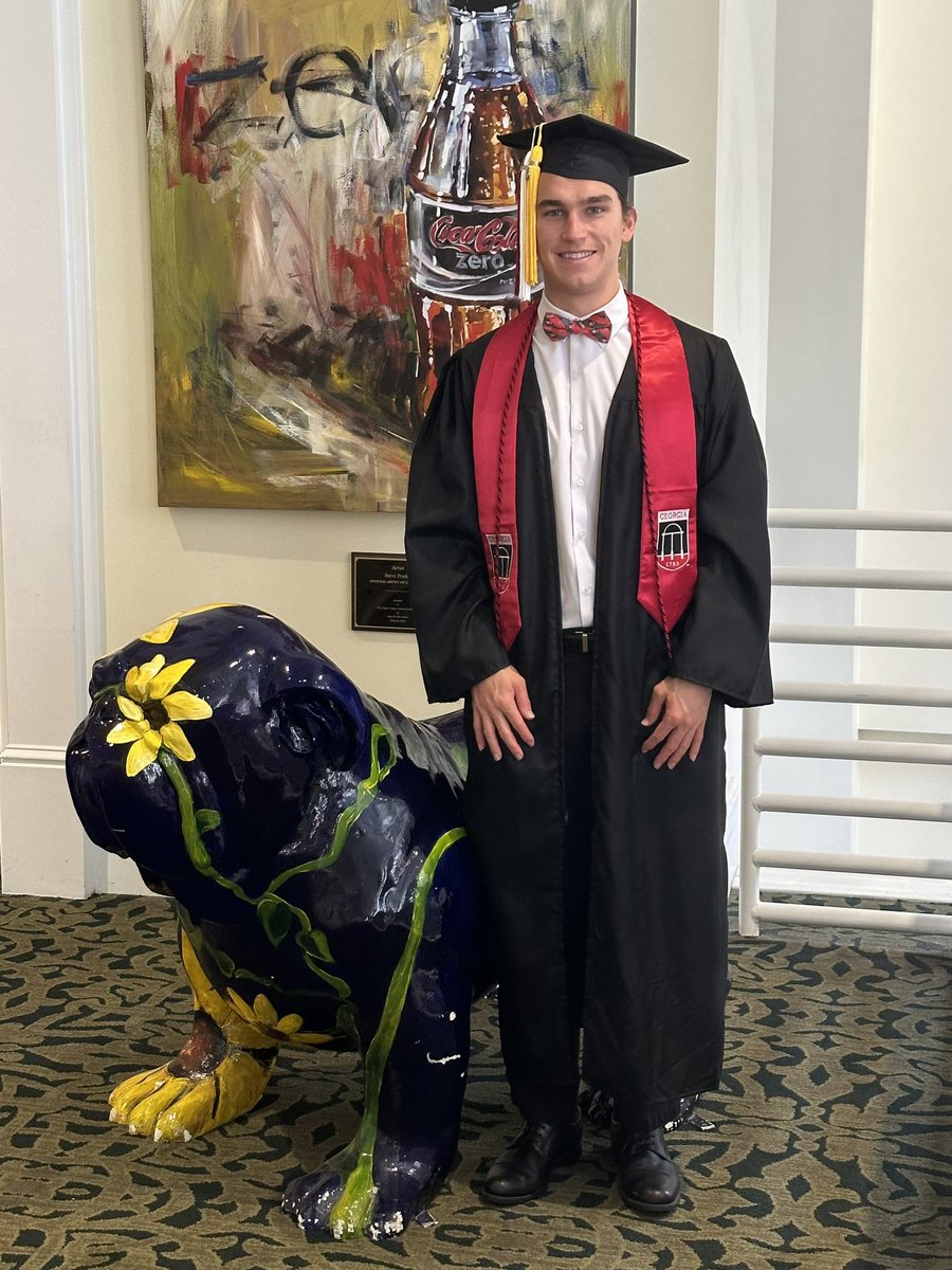 Congrats to this Spanish/Biology double major! #UGAGRAD