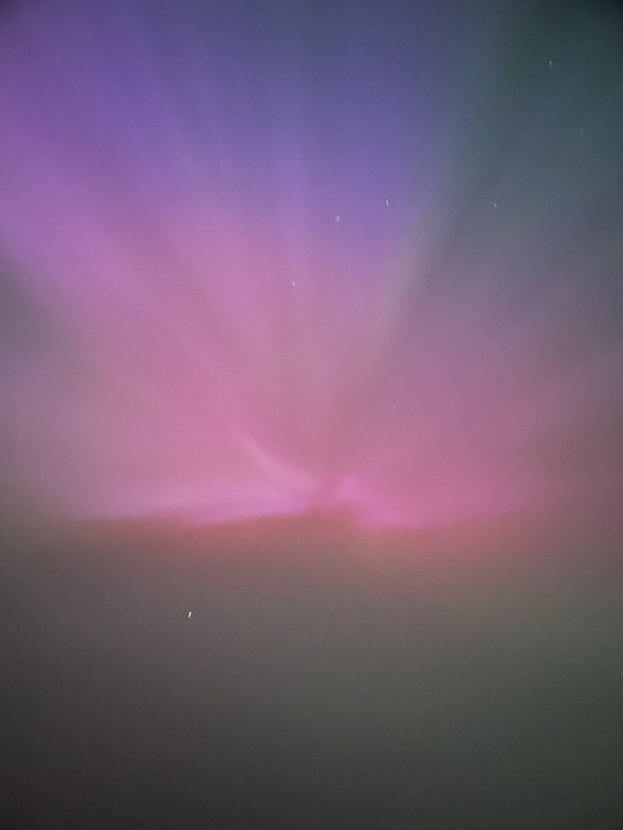 allymirfin's tweet photo. Incredible sight over Misson, Doncaster  #aurora https://t.co/aY8k2qCWOD