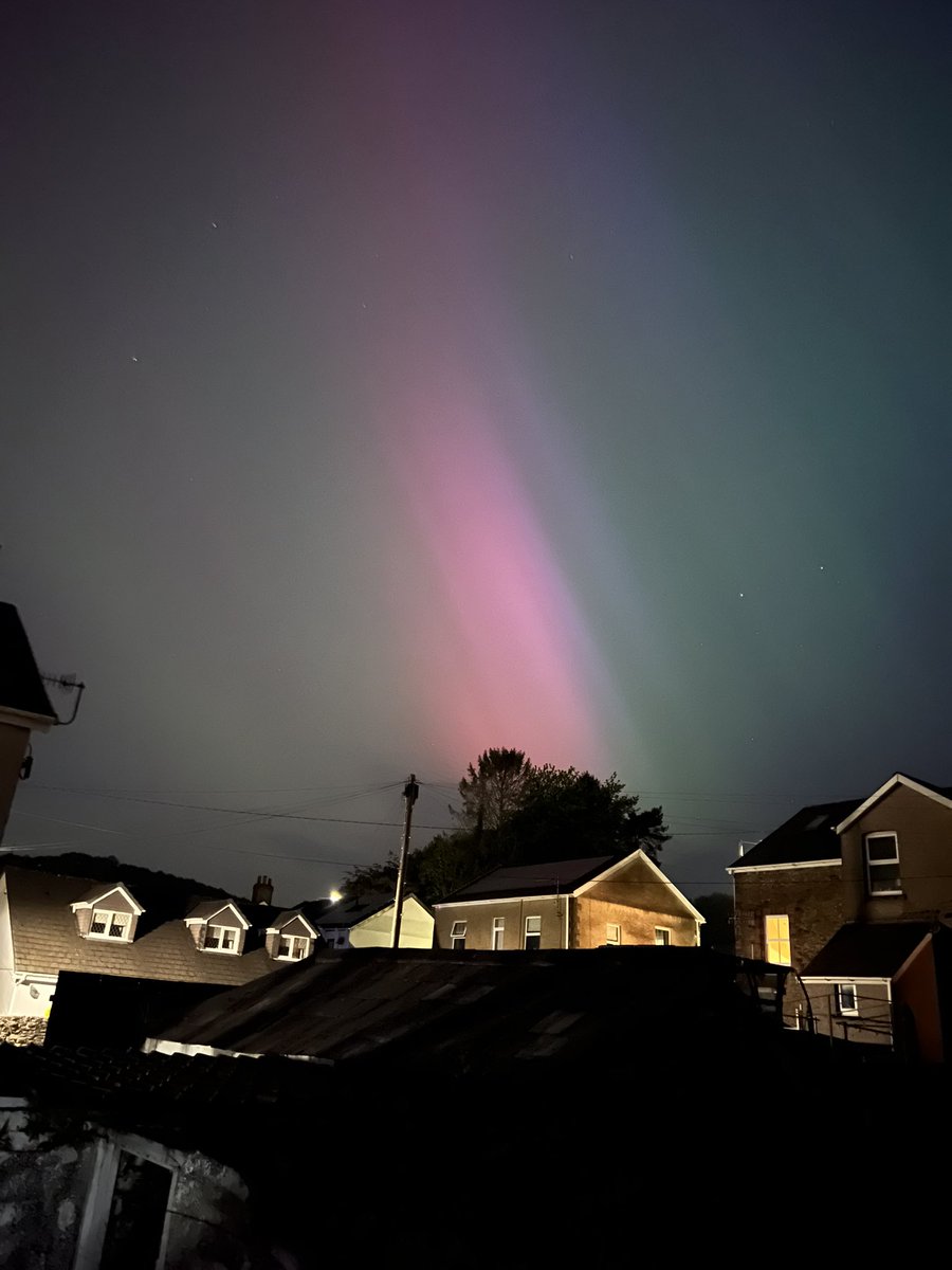 Who needs to go to Iceland to see the northern lights when you can see them from Pontardawe #NorternLights h