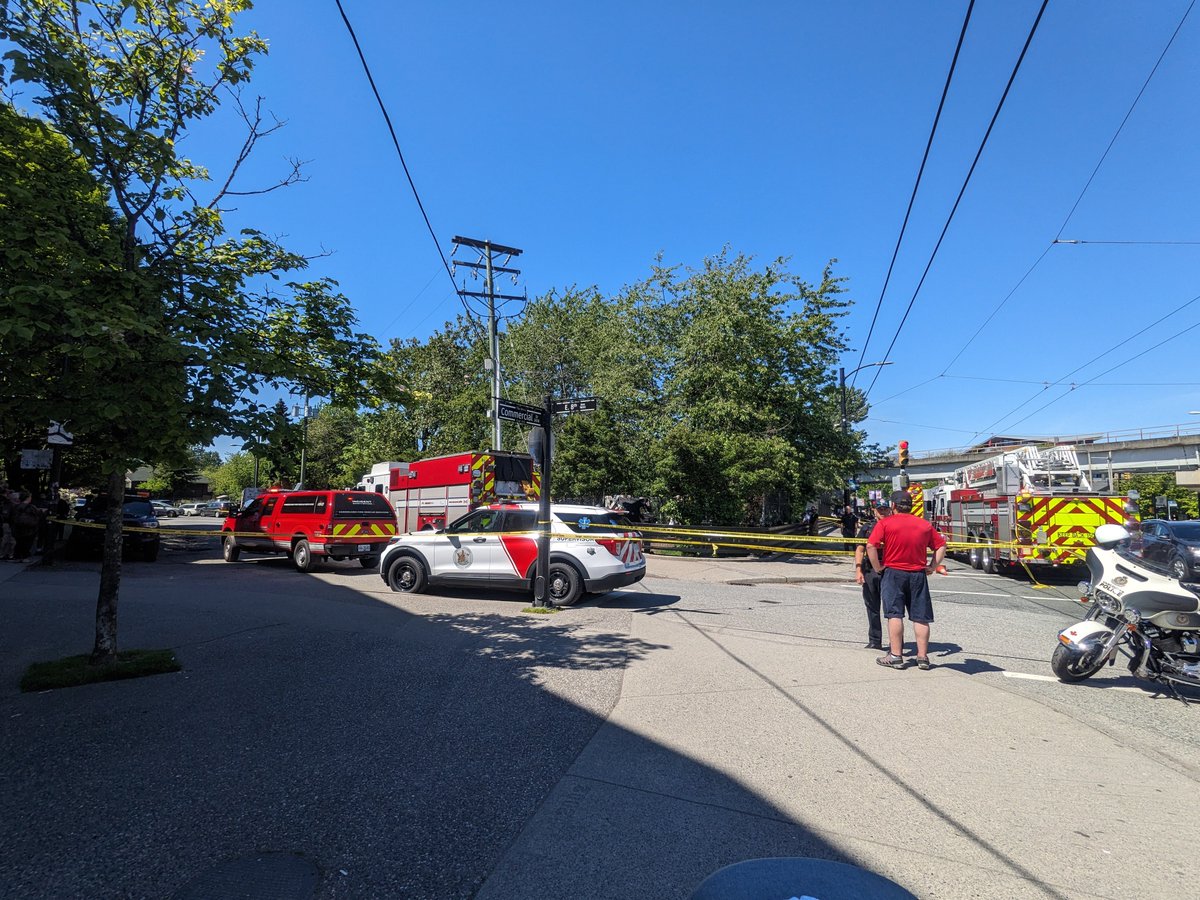 Big thanks to @VanFireRescue for responding quickly for a technical rescue in the Cut. Why hasn't the City or @Vote4ABC addressed this high risk area? Fence has been in disrepair for years and rescues are required regularly. #vanpoli