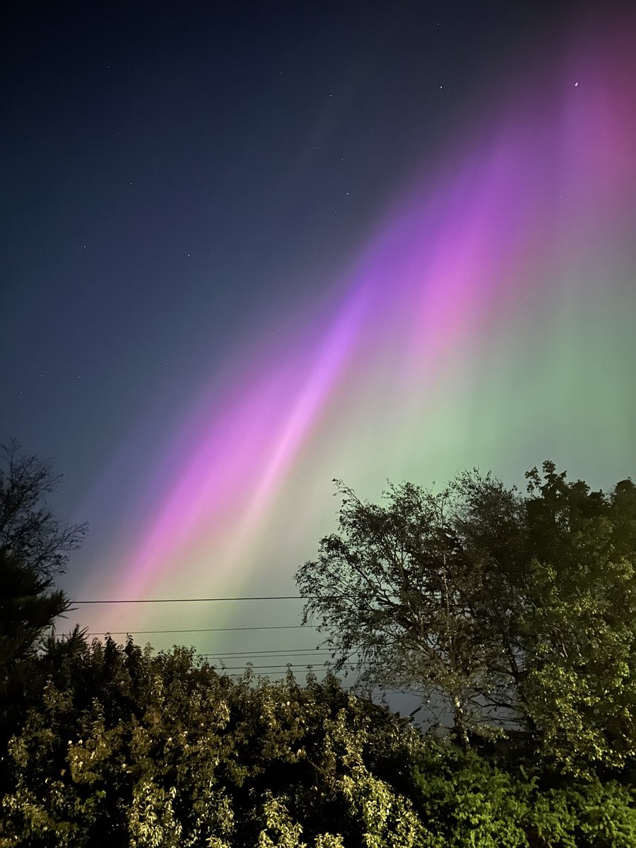 Stepping outside the back door and… wowww🤩🤩🤩#Aurora #NorthernLights #Auroraborealis