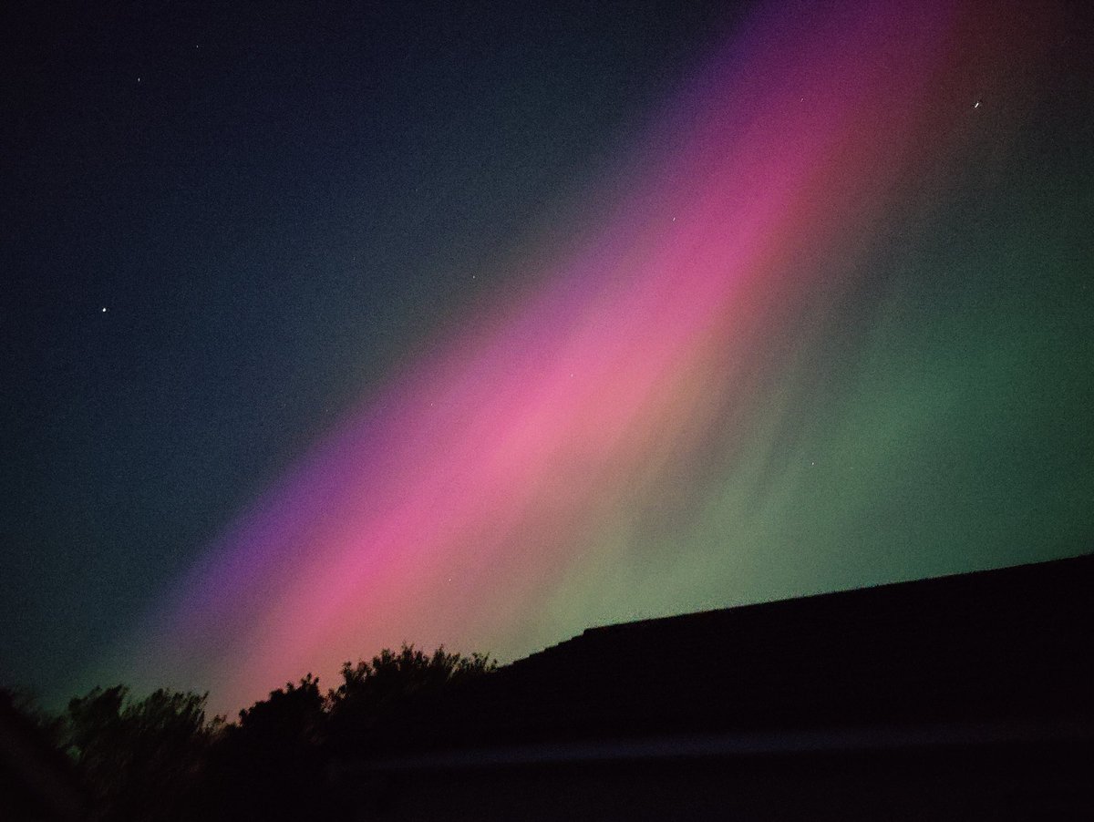 Wow!!!! First time seeing the #NorthernLights 😍 couldn't have picked a better weekend to be in Mayo! 💚♥️