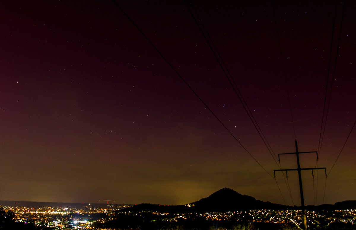 brotstapler's tweet photo. #Polarlichter über Reutlingen https://t.co/vwfg3rWu9d
