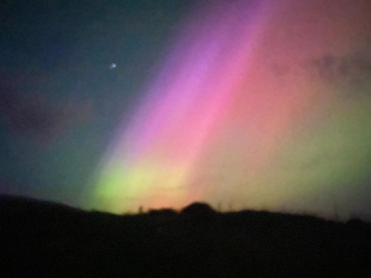 Northern lights doing their thing in Currane tonight! #TheCompass #Currane #CraicAgusOl