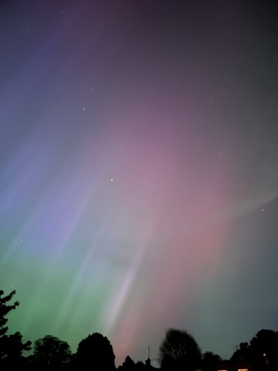 LisaCharran's tweet photo. #NorthernLights #StAlbans https://t.co/mt5sykJY6Z