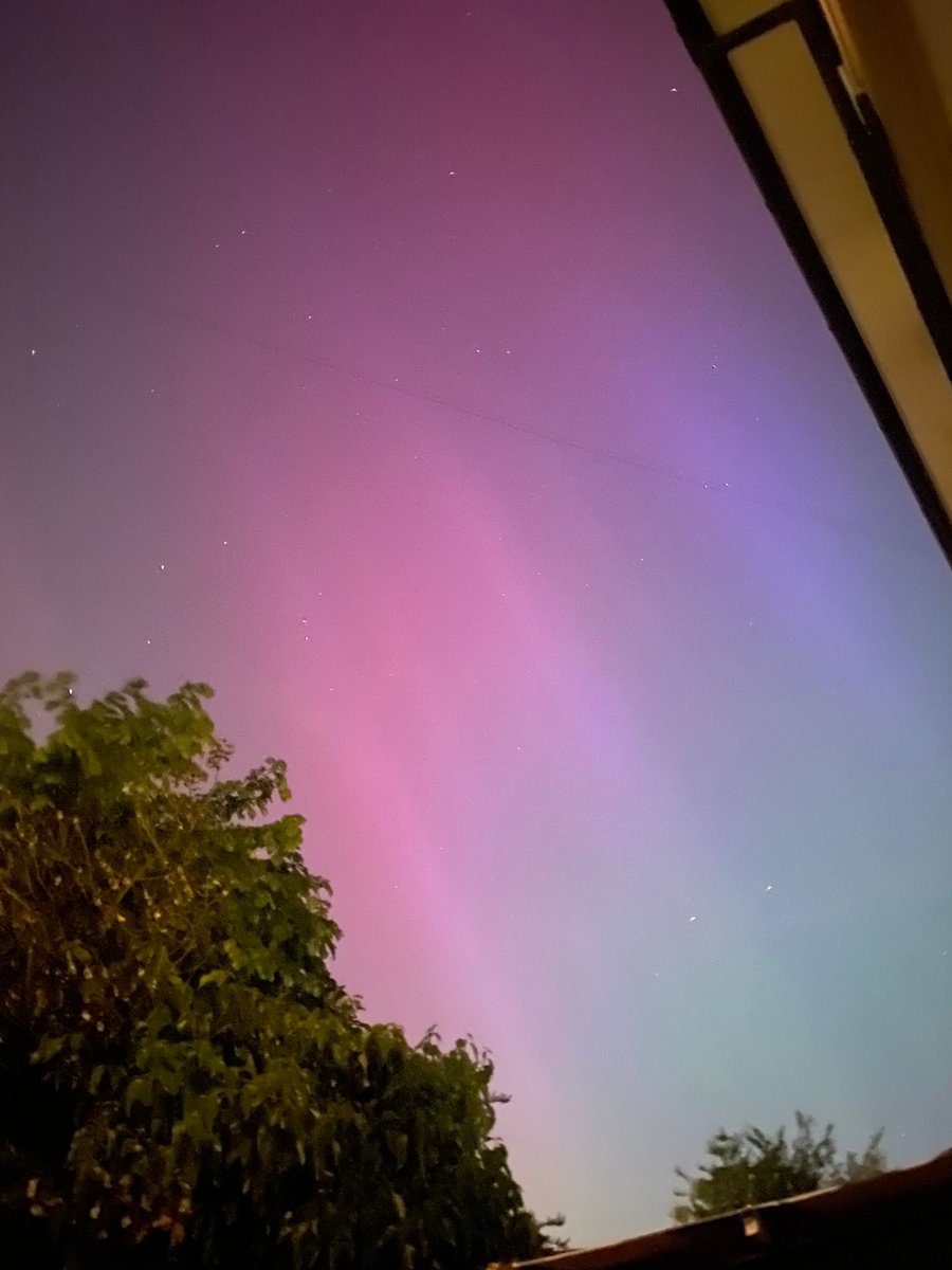 Well I certainly never expected to see an aurora borealis over southwest London 🌌