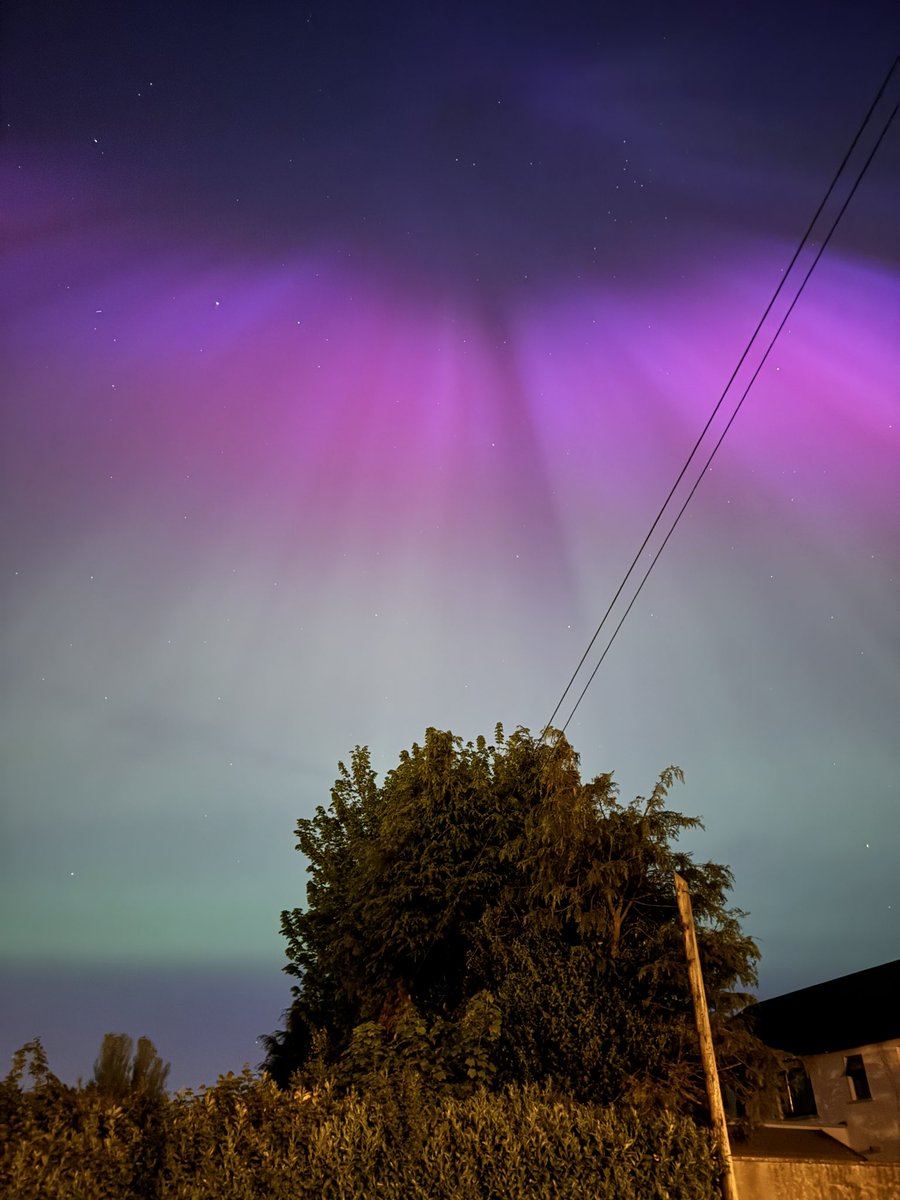 Incredible display of the Northern Lights over Ballina tonight 😍