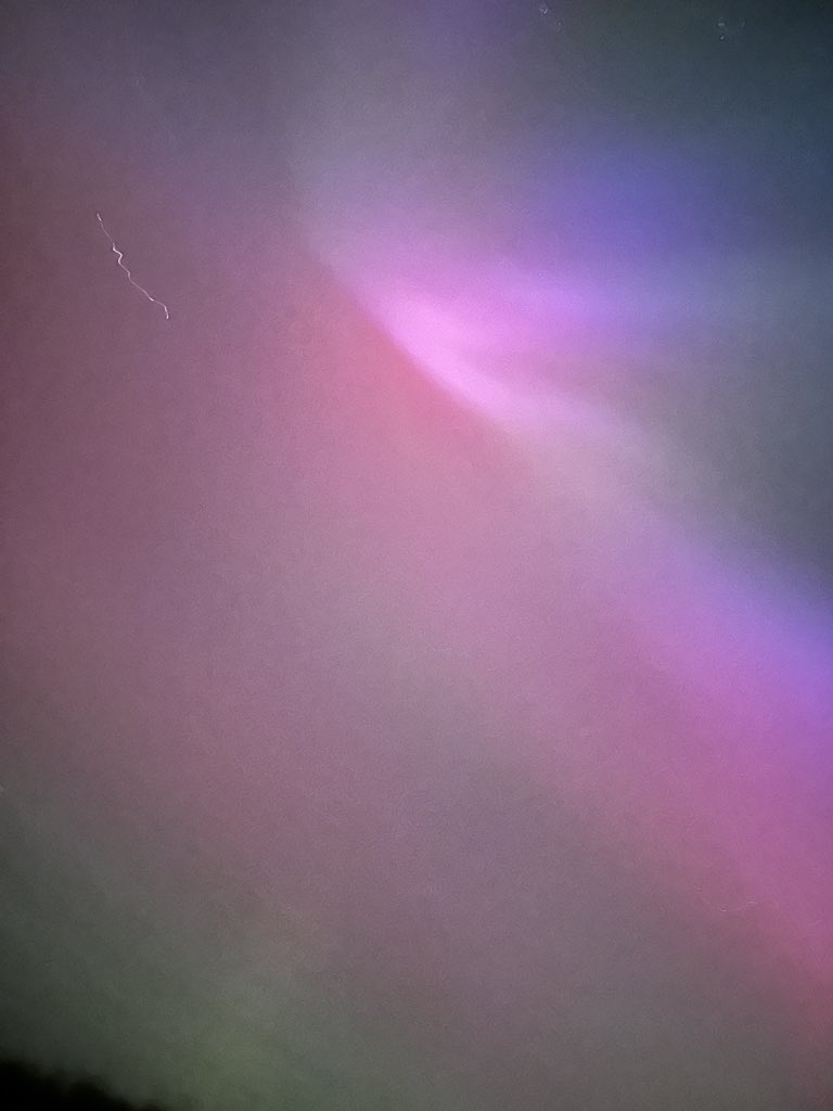 OH MY GOD. Derbyshire you haven’t disappointed #northernlights