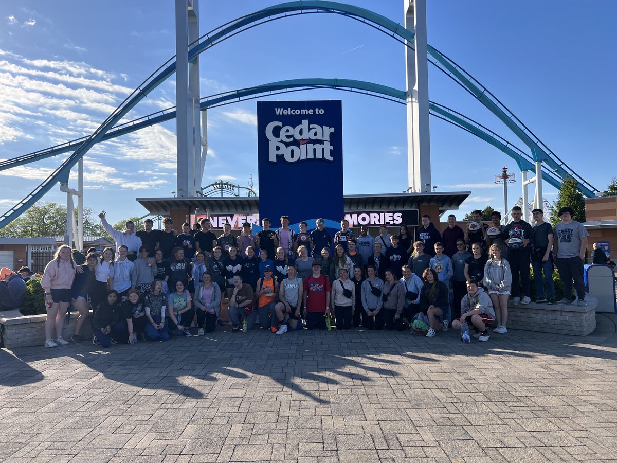 MrsMcGrady_CHS's tweet photo. Great day ⁦@cedarpoint⁩ with some pretty awesome 8th graders! https://t.co/RA4WO94HeL