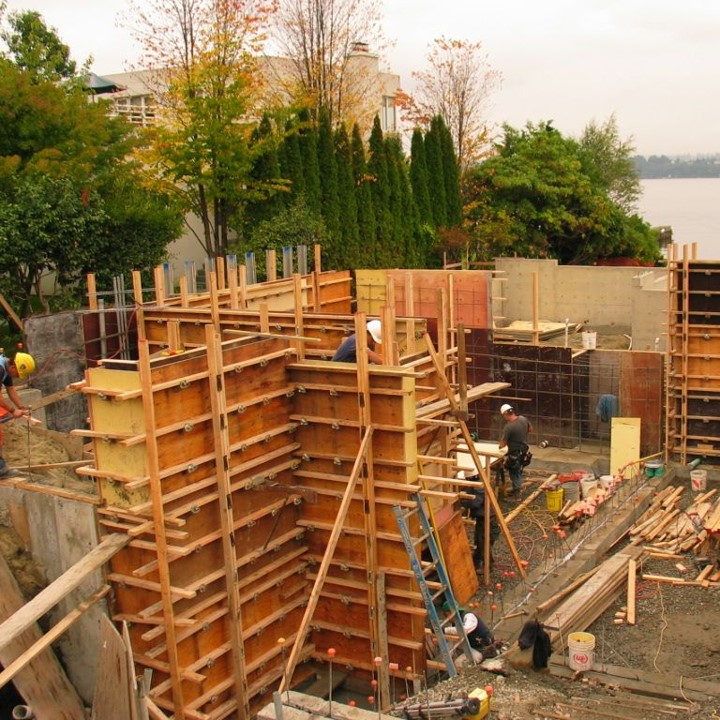 HarriottValEng's tweet photo. A lot of careful measuring and diligent carpentry go into the days immediately before a big concrete pour.
.
.
.
.
#engineering #architecture #wood #construction #framing #building #design #residential #remodel https://t.co/wbW4athDxL