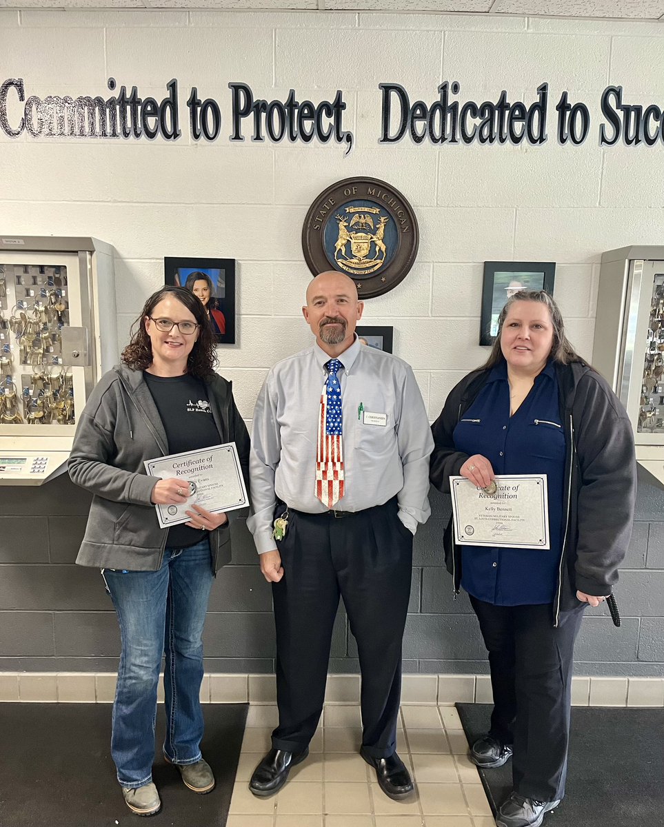 Today, St. Louis Correctional Facility Warden John Christiansen presented Secretary Debbie Evans and Manager Kelly Bennett with a certificate to recognize their sacrifices on #MilitarySpouseAppreciationDay. Thank you, Debbie and Kelly, for all you do! #WeSaluteYou