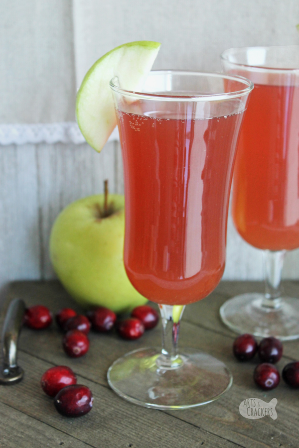 Mood drinks are the best! This brain boost cocktail will enhance mood, relax muscles, and boosts focus. 

Cranberry/Raspberry juice with Apple Seltzer, Ginger glaze, and Lions Mane. #mocktails #brainboost #healthydrinks #brainhealth #drinkrecipes #drinks