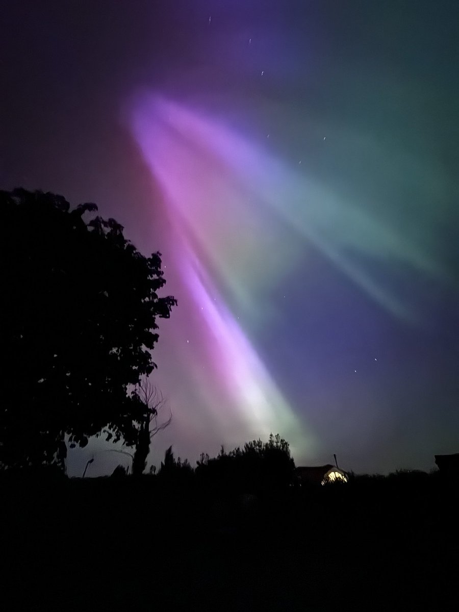 The aurora is putting on a show tonight #Norfolk