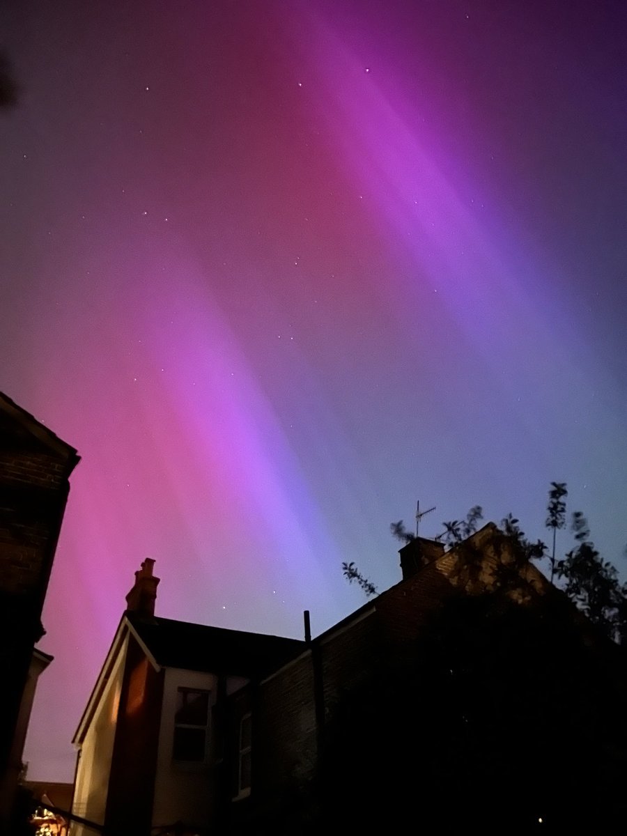 Beyond excited to see the #NorthernLights in #Worthing this evening. A walloping coronal mass ejection of plasma burped out from the Sun hitting Earth’s magnetosphere...😍