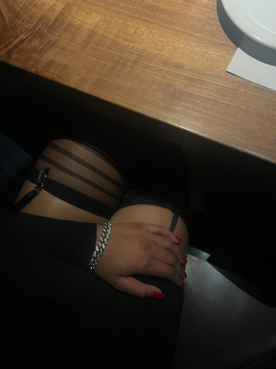 EdenSloane's tweet photo. note to self: people out and about go crazy for a little garter peek https://t.co/xh5eumDvbQ