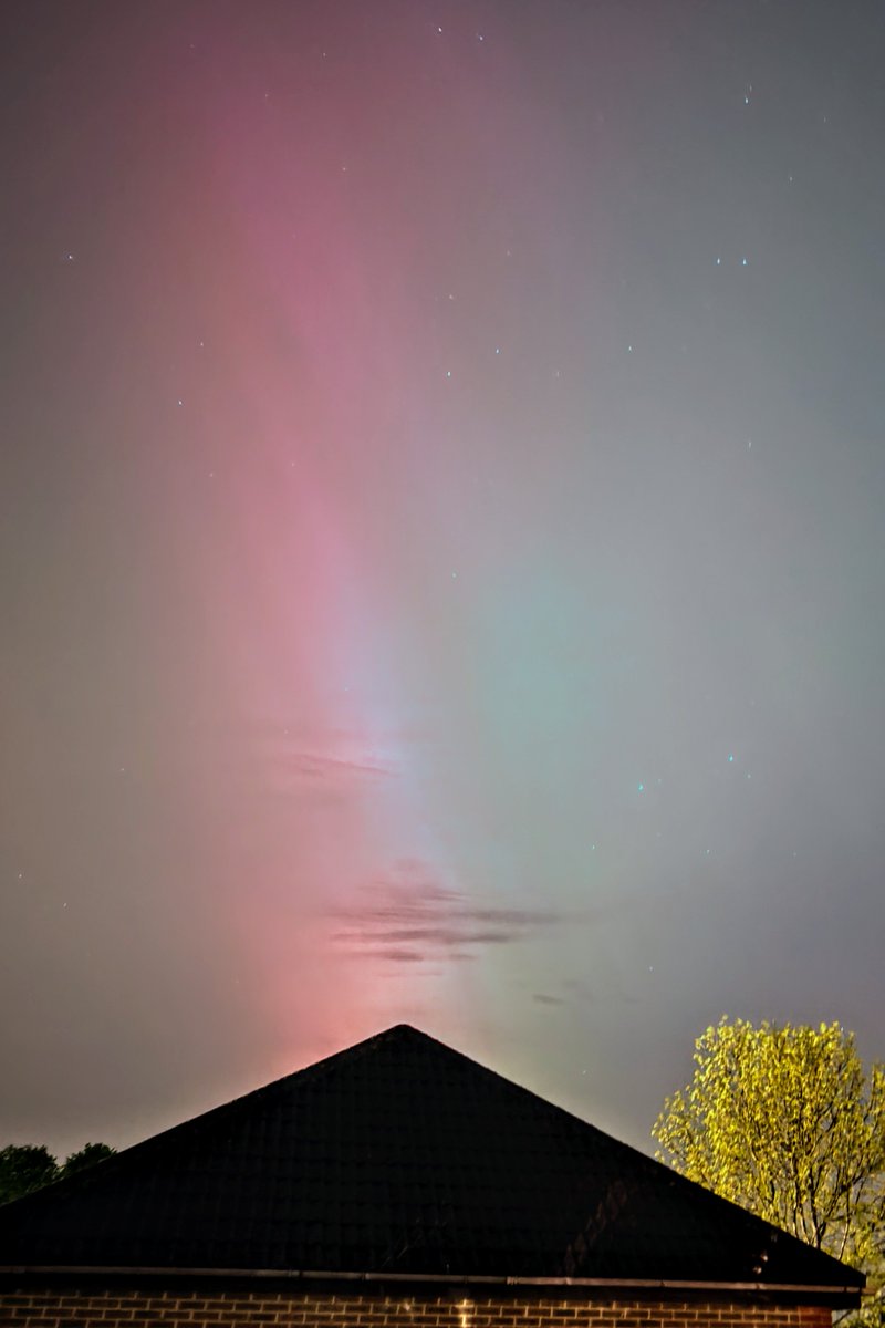 PloybCG's tweet photo. Wow! ✨🏴󠁧󠁢󠁷󠁬󠁳󠁿
#aurora 

@DerekTheWeather @Ruth_ITV @Sue_Charles @kelseyredmore @ChrisPage90 @behnazakhgar @SabrinaJayneLee @allyhumphreys @bbcweather @itvweather @S4Ctywydd https://t.co/S5Dh4njKXq
