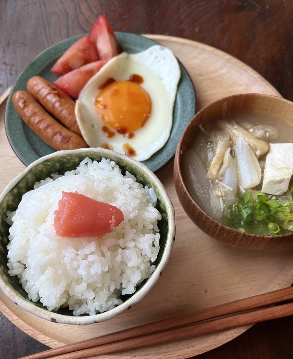 たらこで食べてから 目玉焼きをごはんに乗せて食べるという 構想がある朝ごはん。