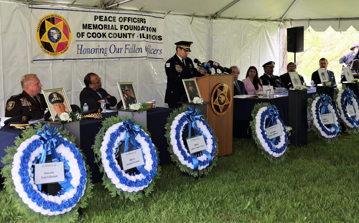 Chicago Police Department members joined Gold Star Family members at the 23rd Annual Cook County Peace Officers Memorial, where we recognized the courageous heroes who lost their lives in the line of duty in Cook County.