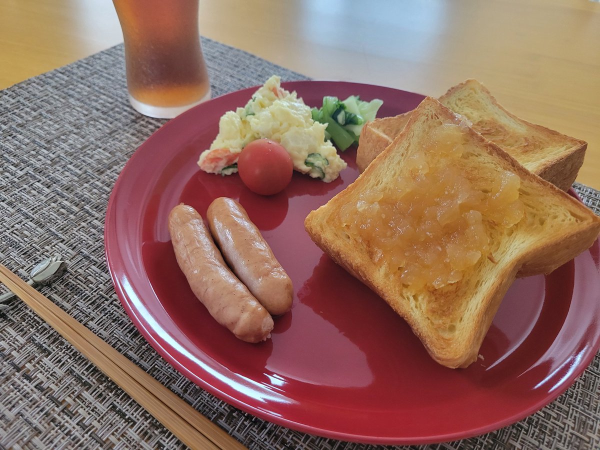 休みの日にまた小麦を摂取するおバカさんは私です🥐笑

食べた分は動きます！

#朝ごはん　#おうちごはん