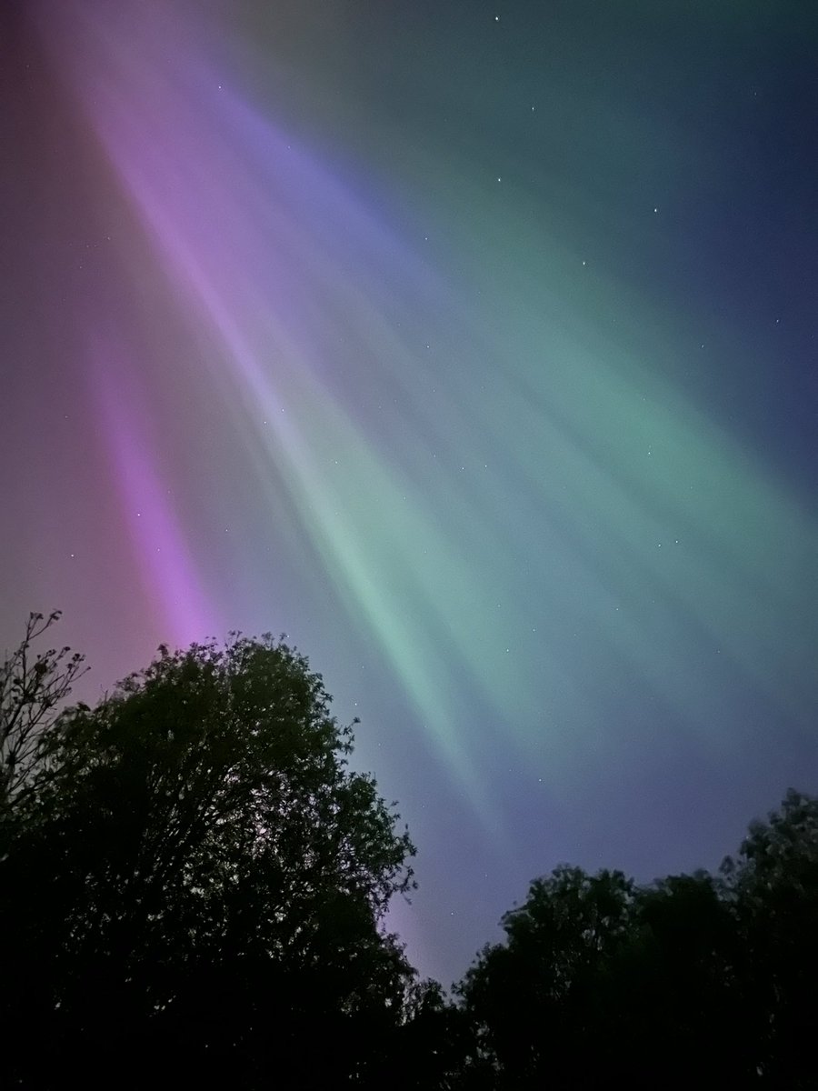 SamanthaNiblet4's tweet image. OH MY WORD!

Aurora borealis in Derbyshire tonight! 

Amazing!

#AuroraBorealis