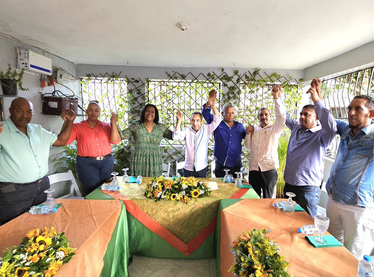 ElsidoDiaz's tweet photo. Nuestro Partido se fortalece en el municipio San Antonio  Guerra, con la proclamación de la líder comunitaria Jacinta Rosario (Yoly), estamos seguros que marcaremos la diferencia en esa importante demarcación. https://t.co/D2qrx9OUOB