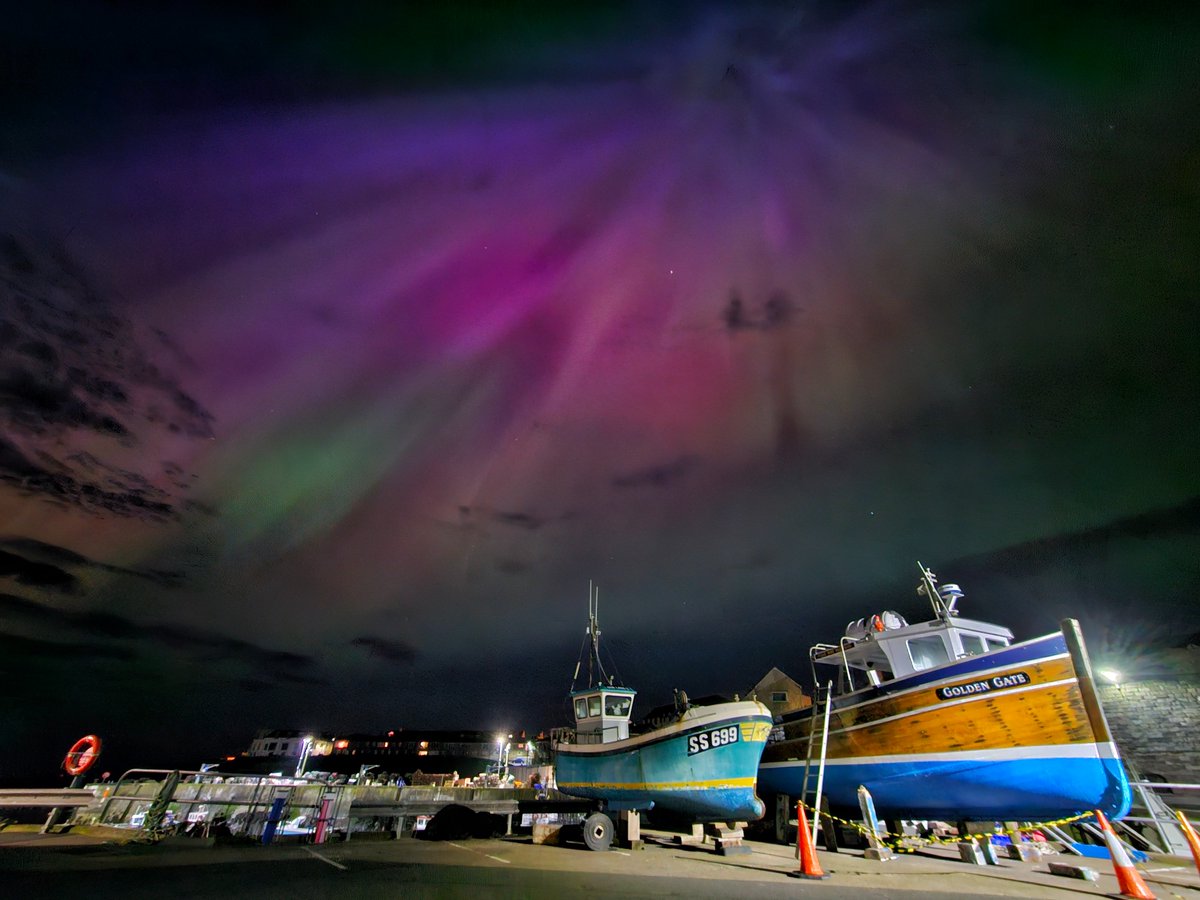 Aurora over Seahouses, Northumberland! Strongest I've ever seen. #aurora #northernlights #Auroraborealis <a href="/BBCNEandCumbria/">BBC North East</a> <a href="/NorthEastTweets/">North East Tweets</a>  <a href="/ChronicleLive/">The Chronicle</a> #Northumberland #aurorawatchuk @auror