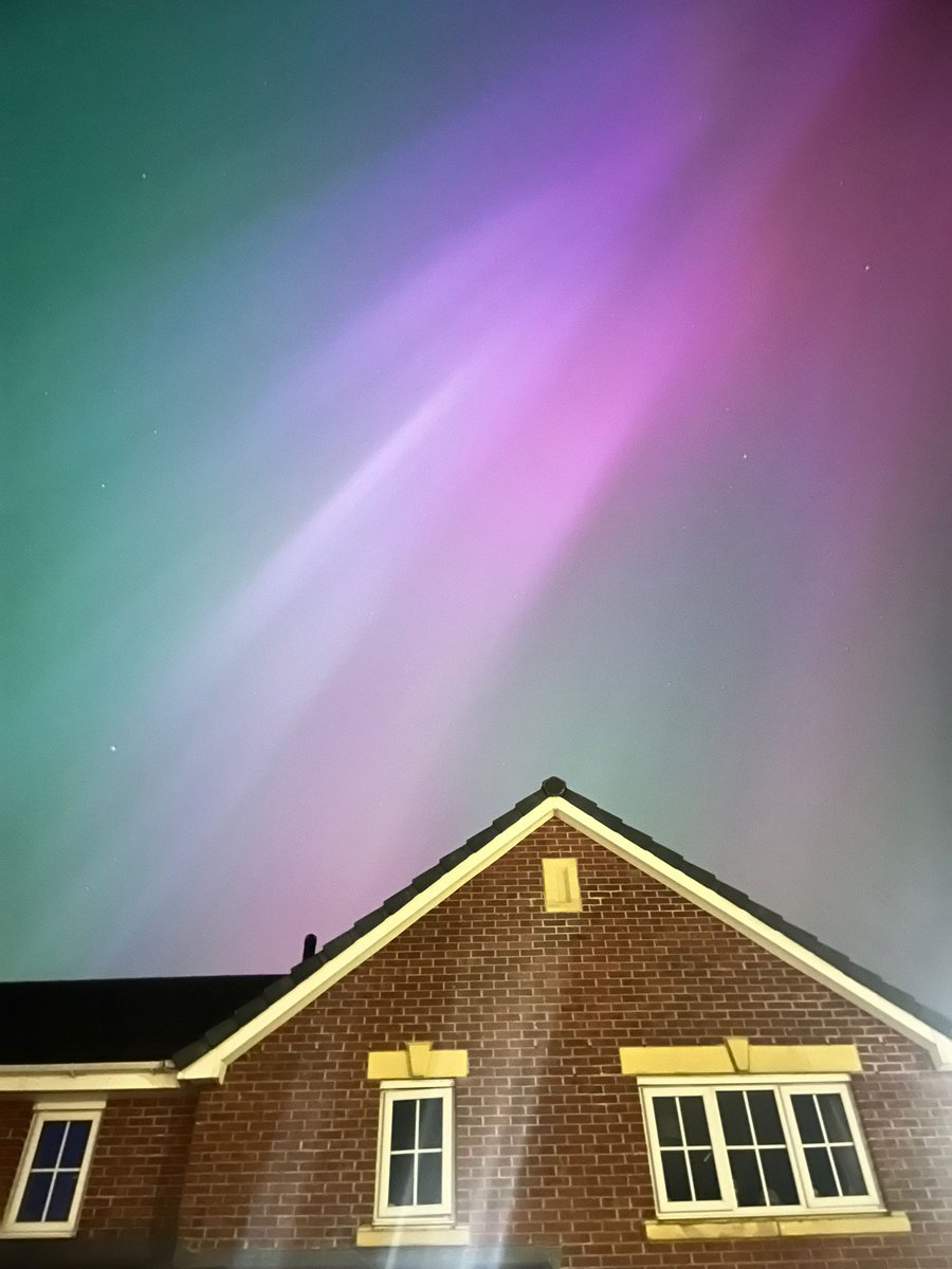 The Northern Lights above our house tonight.... Nothing to do with the #RPSelections but I thought I'd put it on anyway cos it's not something you see every day 👀