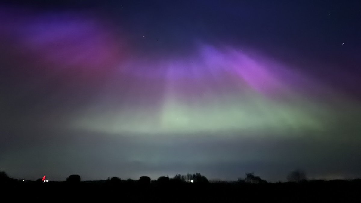 Amazing #NorthernLights over Northern Ireland at the moment.