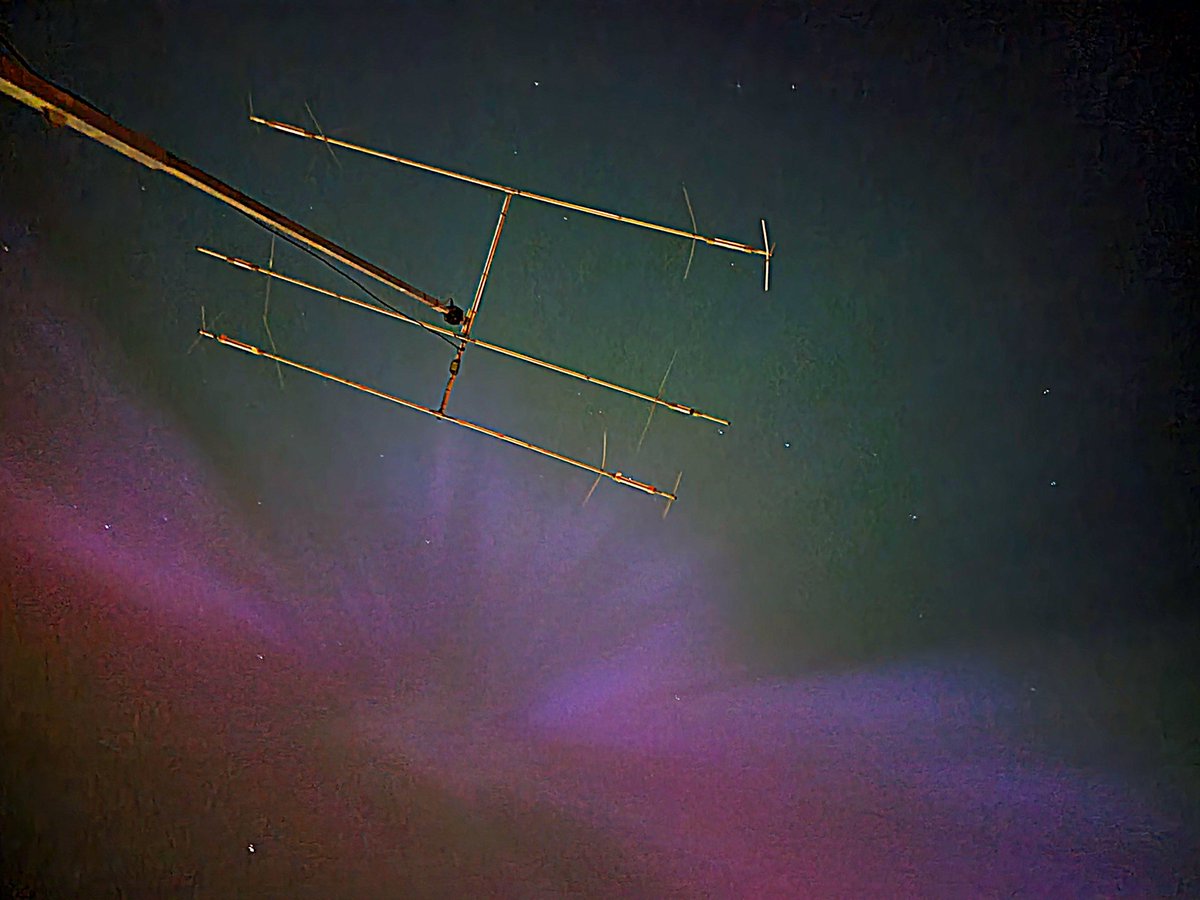 KevShockwave's tweet image. My amateur Radio beam aerial with tonight's Aurora behind it.