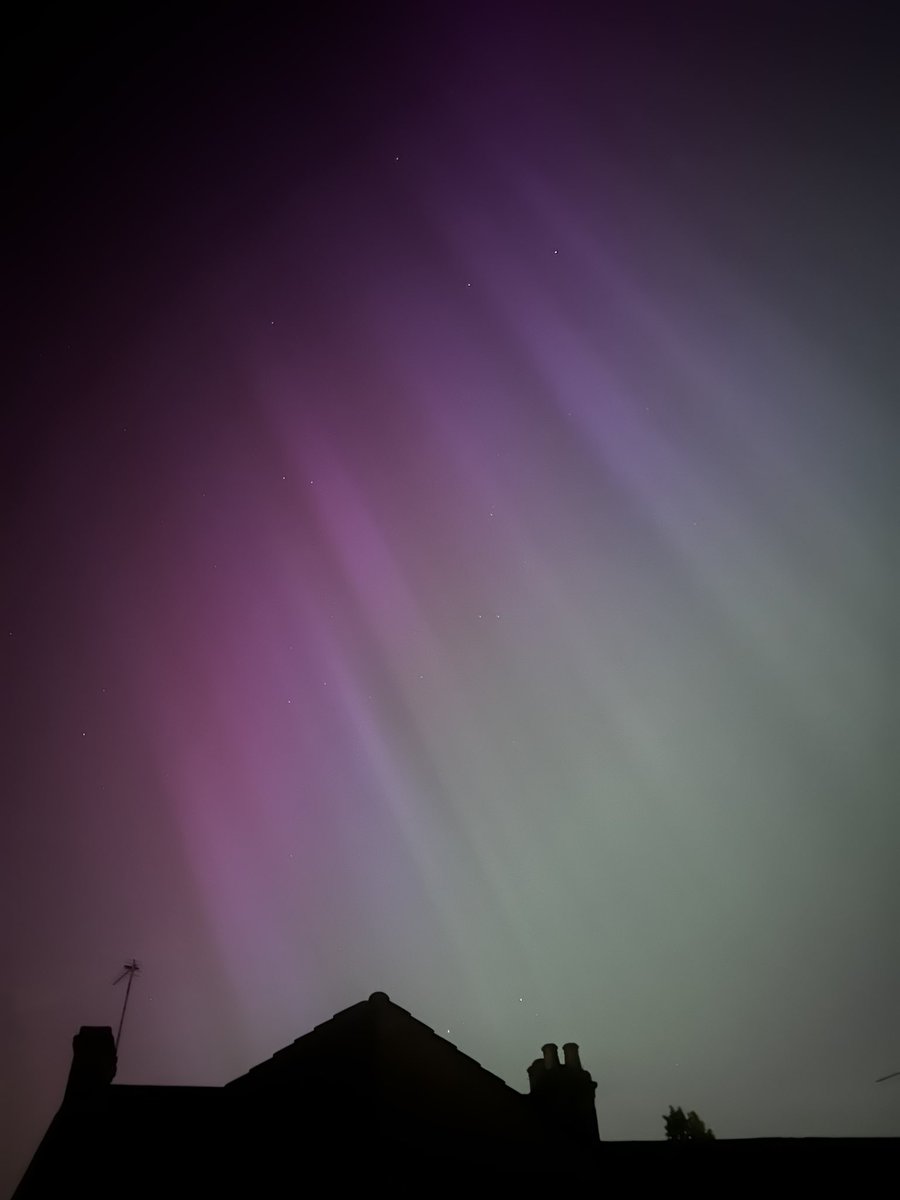The northern light dancing around in the UK tonight