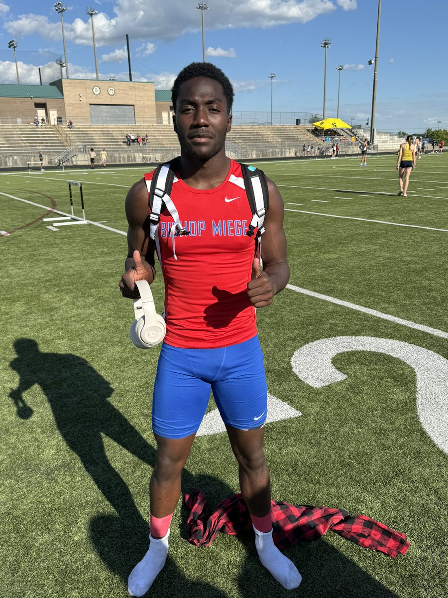 Another school record broken for LJ Lynch! After taking down the 200 record early this season, he now breaks the 100m record running 10.63 breaking Denvoir Griffin’s record of 10.66. Congrats LJ!! @sportsinkansas