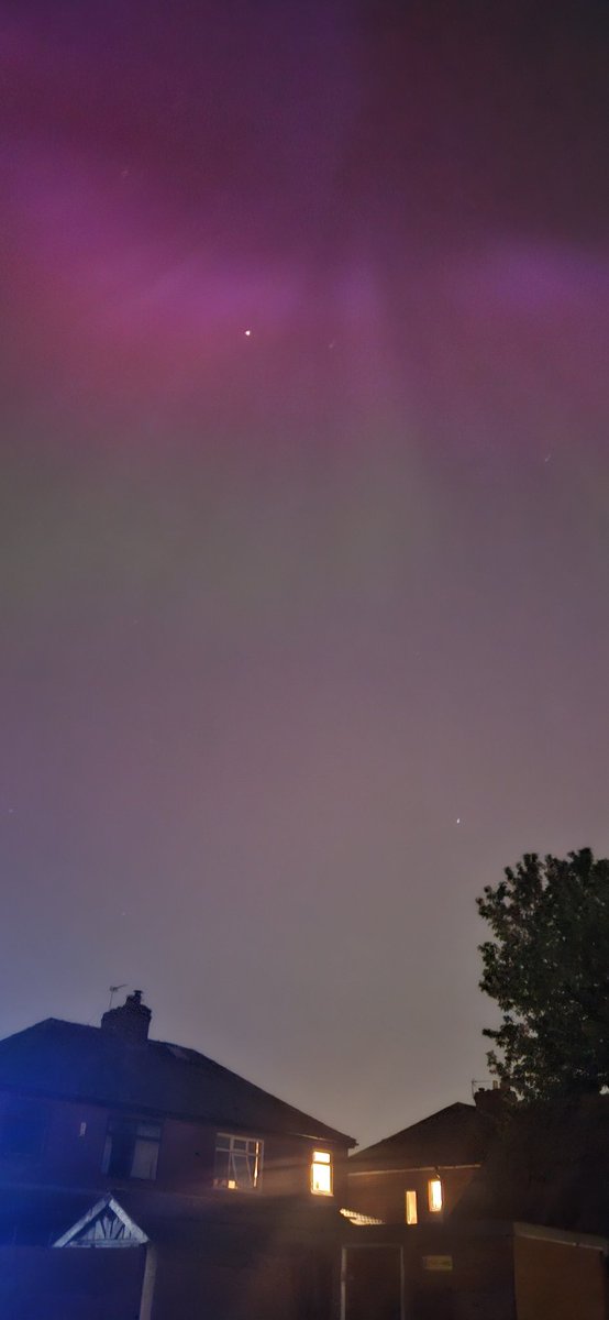 s77ud_m's tweet photo. Look up #NorthernLights #aurora #chadderton #oldham https://t.co/mqtosAquH9