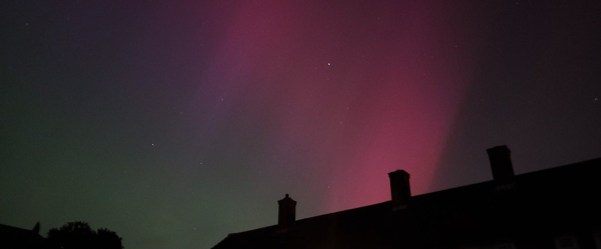 Over Thurrock tonight #NorthernLights #aurora #essex