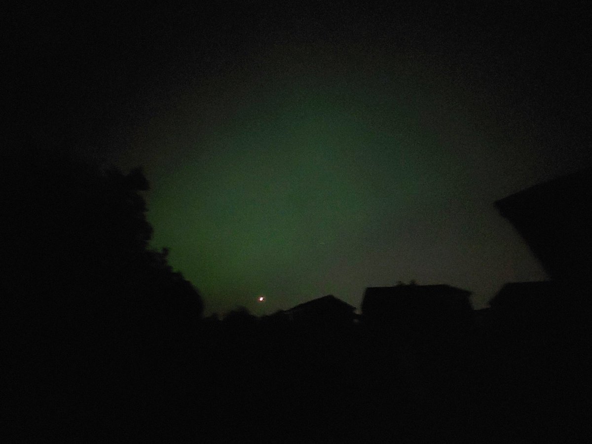 Got a group whattsapp going on with myself and the older nephews and neice. 

Taught them about the auroras and why they occur tonight. All very excited and sending photos of the sky which they knew nothing about yesterday. This is why I love being an aunty!!!