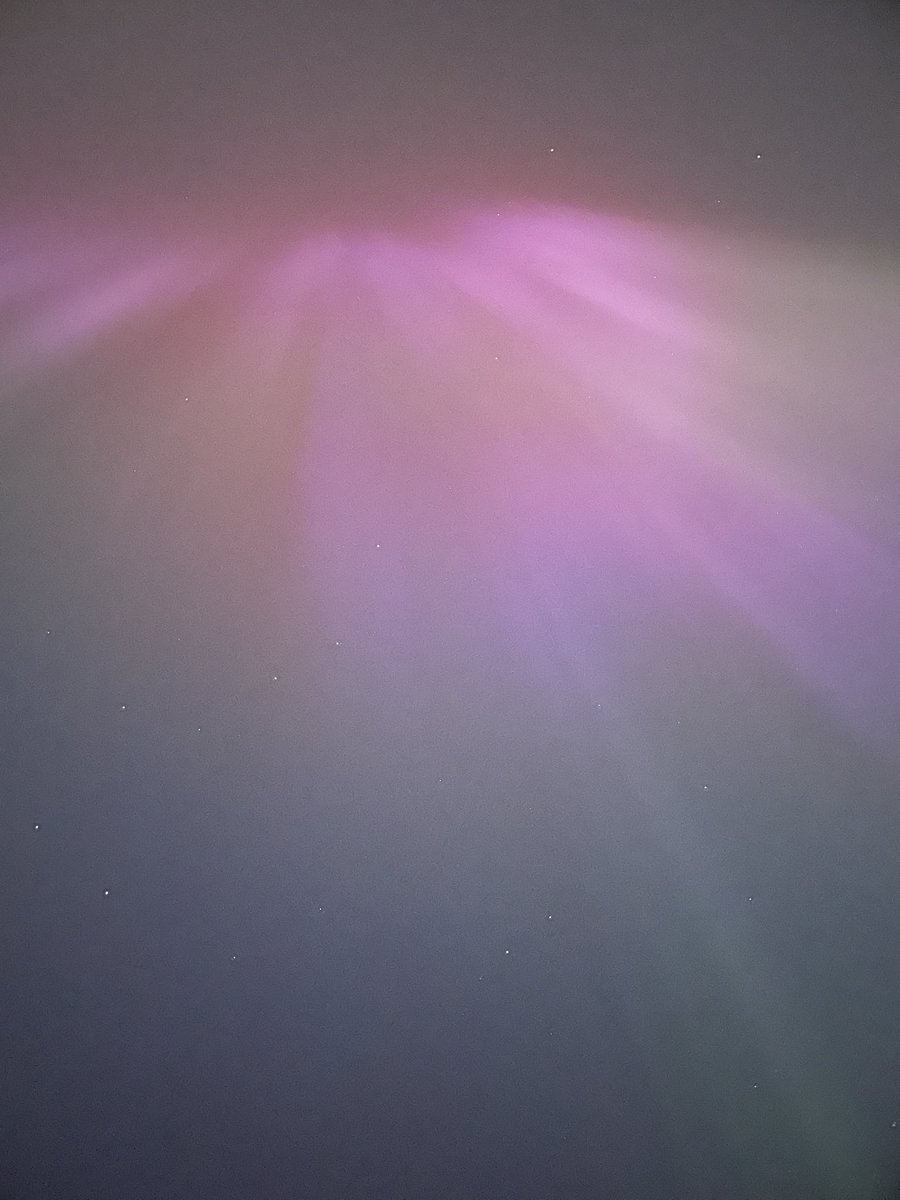 LukeGarratt9's tweet photo. I’m in awe. First time ever seeing solar flares with my own eyes.

Taken from West Mids, UK, using iPhone. https://t.co/bk5Qn6zGSX