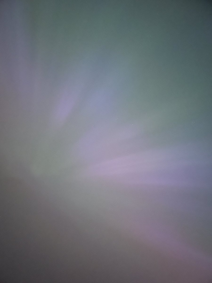 LukeGarratt9's tweet photo. I’m in awe. First time ever seeing solar flares with my own eyes.

Taken from West Mids, UK, using iPhone. https://t.co/bk5Qn6zGSX
