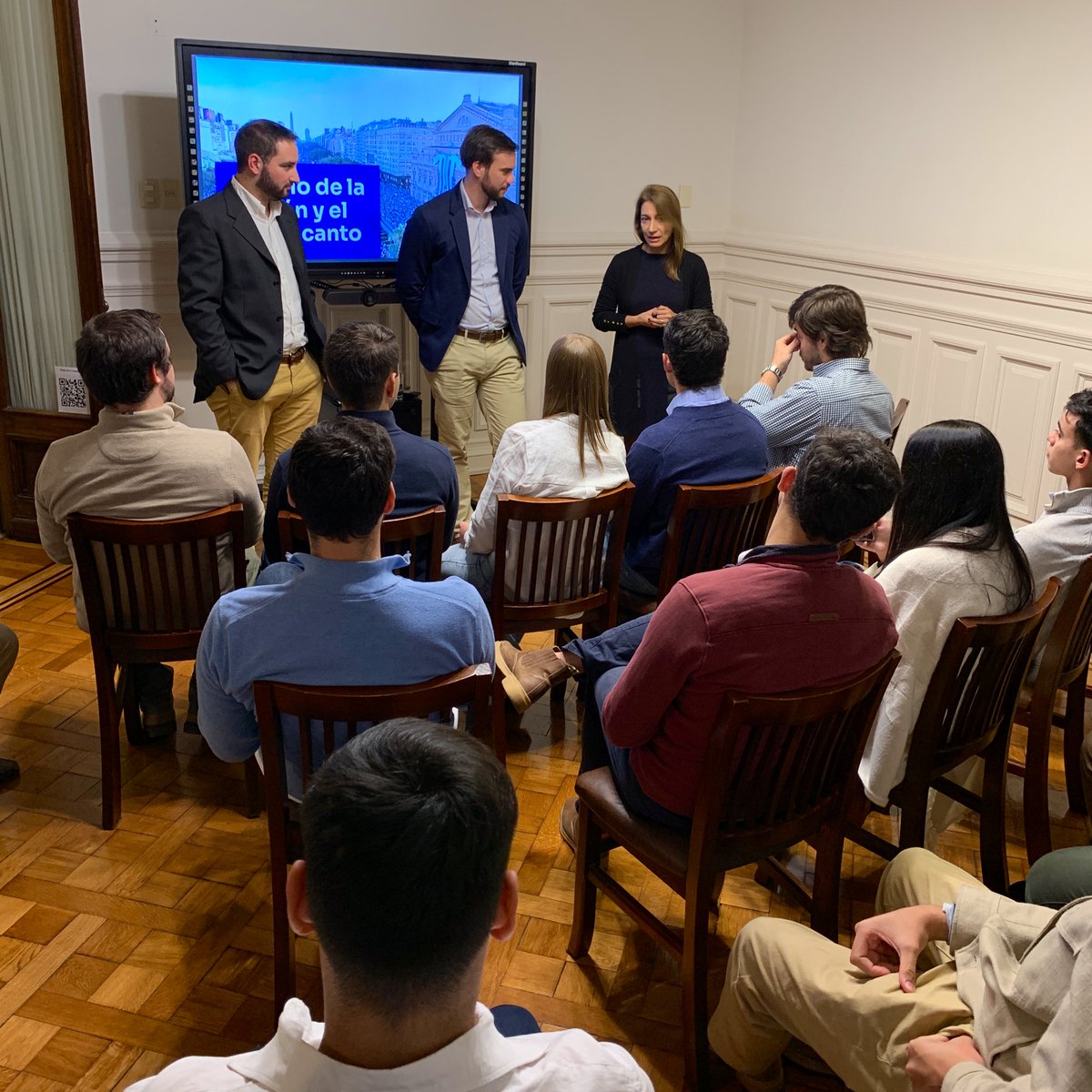 KasUruguay's tweet photo. Recibimos #EnKASa a @PNacionalJoven para un mano a mano con @augustoardilesd, para conocer más de cerca la realidad económica y política de #Argentina 🇦🇷 y su impacto en #Uruguay y la región 🌎 https://t.co/2ws7e8UjGW