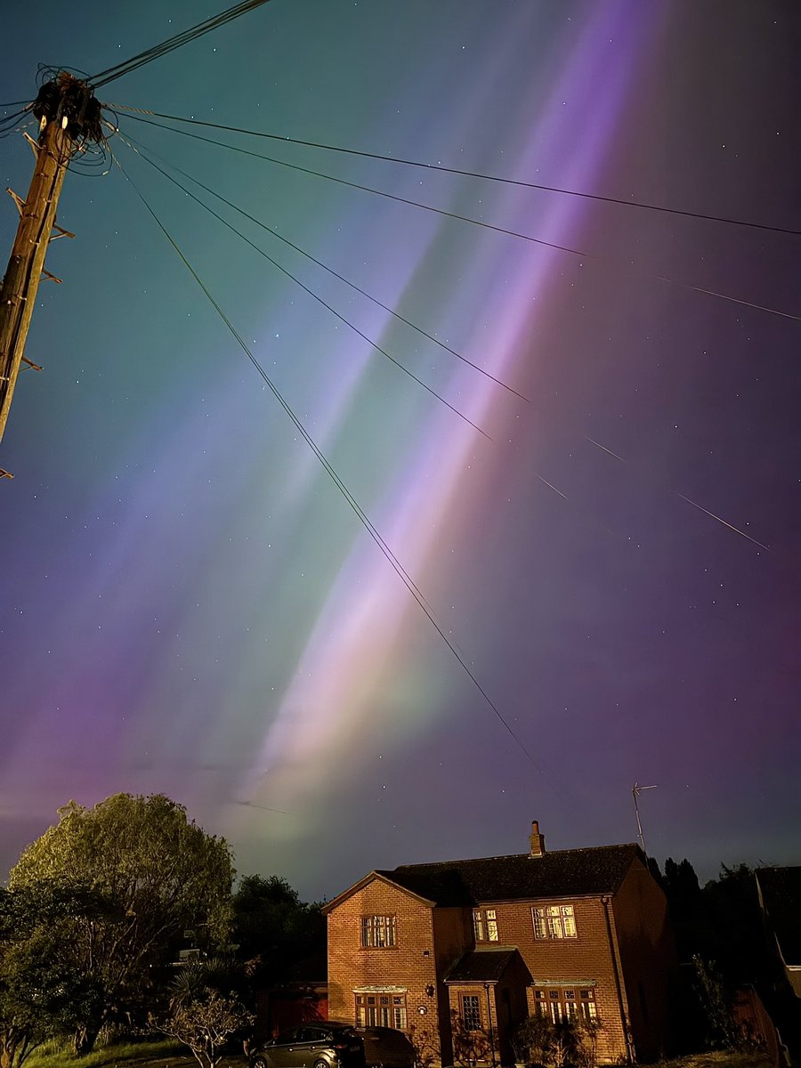 kalli_baldwin's tweet photo. The sky is BEAUTIFUL man #aurora #Auroraborealis https://t.co/zz6lPafjo8
