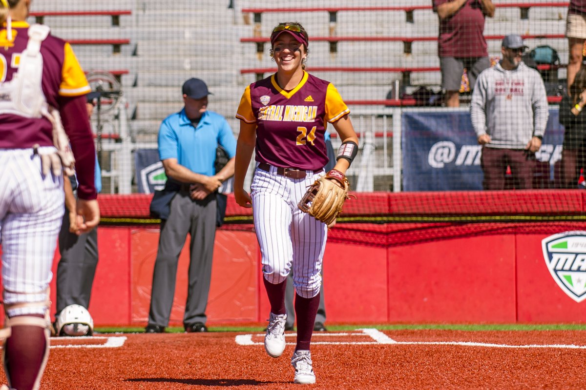 CMUSoftball's tweet image. So many smiles, so much love, so much passion. 

Chippewa Softball is special &amp;amp; will always be full of special people 🤟❤️‍🔥